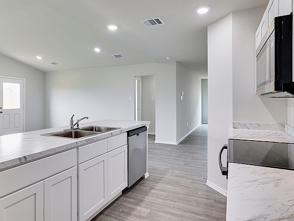 5th image of 829 Eagles Nest Dr