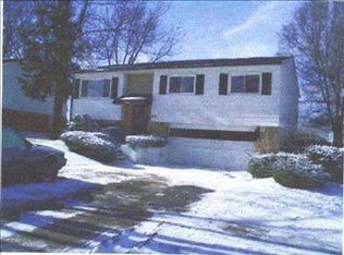 918 Union Dr, University Park, IL