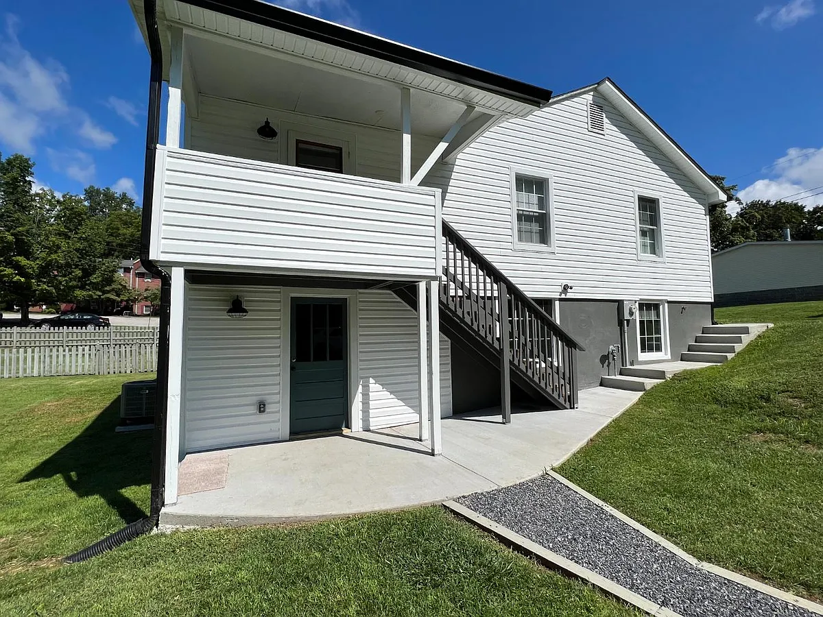 Unit Photo - 502 Center St #502