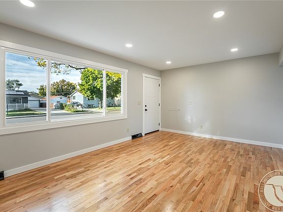 3rd image of 1611 Cook Ave