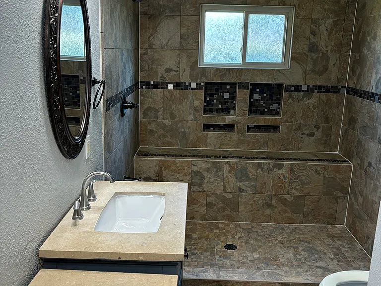 912 Macclesby Ln — Photo 15