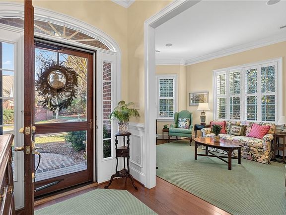 4th image of 108 Highwood Ln