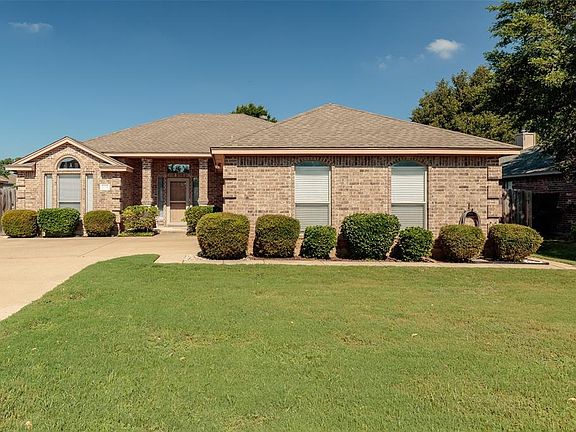 4th image of 205 Willow Creek Dr