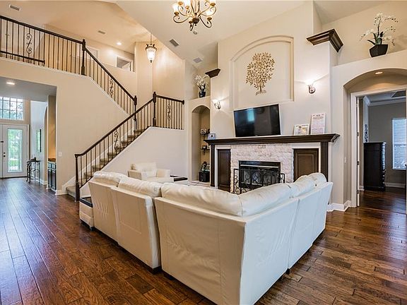 4th image of 18809 Chopin Dr
