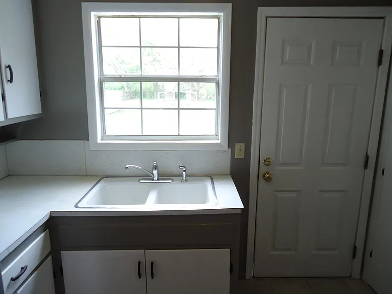 5692 N Lewis Ave — Photo 7