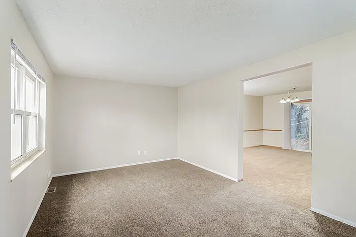 3504 Greenwood Dr — Photo 6