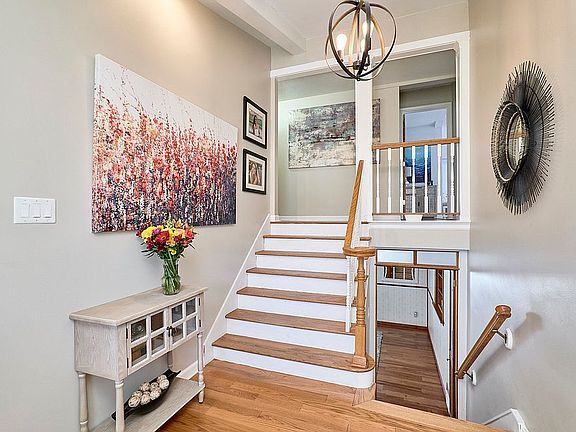 5th image of 438 Iris Ln