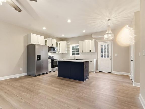 4th image of 3546 Riverside Dr