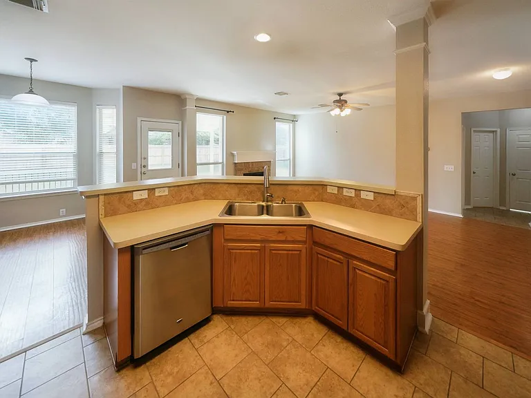 4736 Green Bluff Dr — Photo 14
