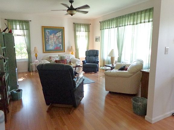 5th image of 381 Evergreen Ct