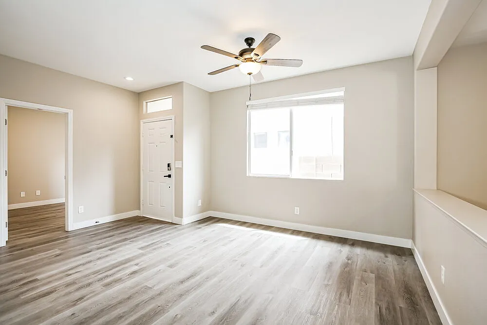 3 bed, 2.0 bath, 1389 sqft, $2,050 — Photo 4