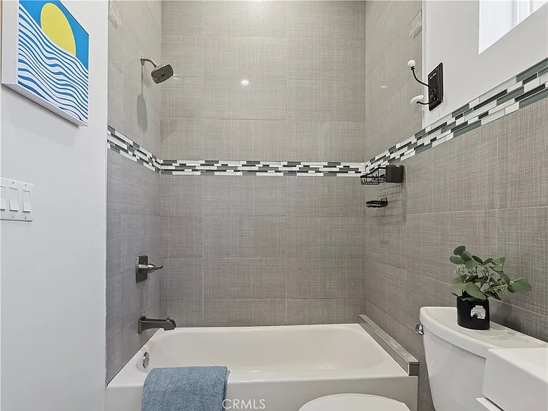 15803 Chatsworth St — Photo 21