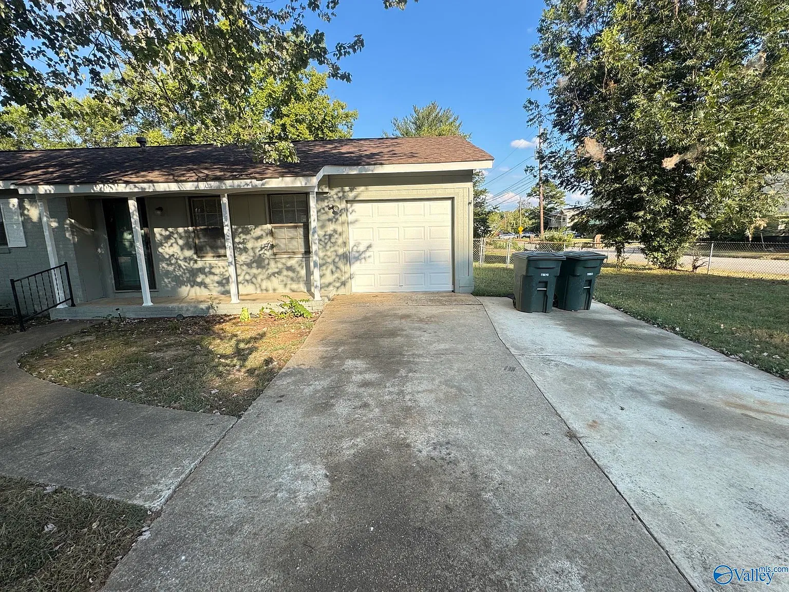 3 bed, 1.5 bath, 1098 sqft, $1,495 — Photo 3