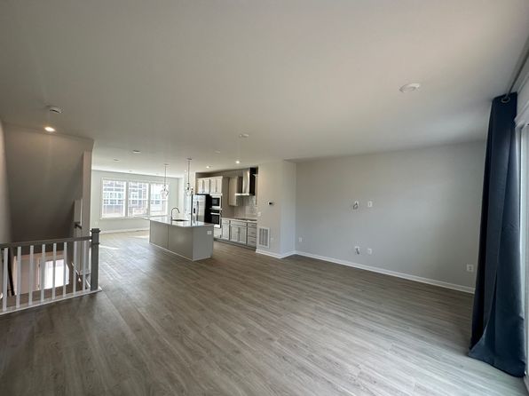 8703 Dink Ln