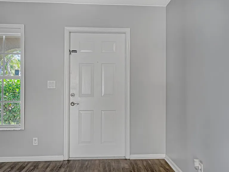 3464 Commodore Ct — Photo 12