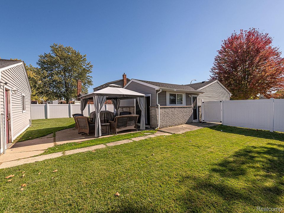 22490 Huntington Ct, photo 29