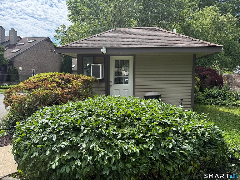 2289 Bedford St #D13 — Photo 5