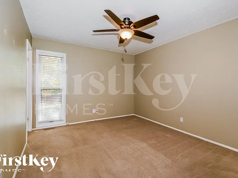 12082 Foxpoint Dr — Photo 8