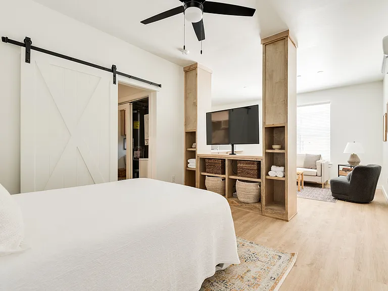 B12 Apartments — Photo 16