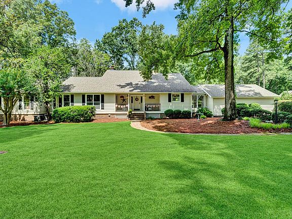 3rd image of 300 Lodge Dr