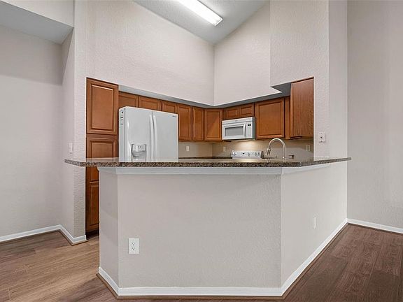 3rd image of 4174 CENTRAL SARASOTA PARKWAY # 233