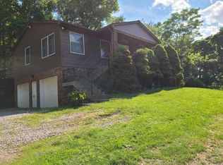 1998 Warden Run Rd, Wheeling, WV 26003