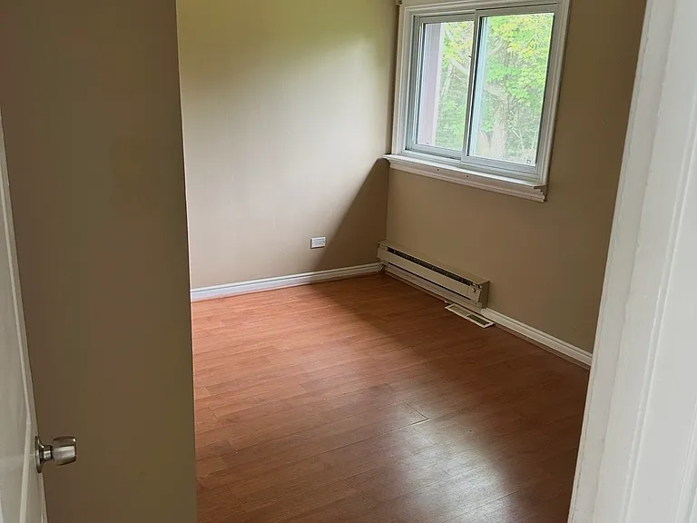Brenda Dr — Photo 12