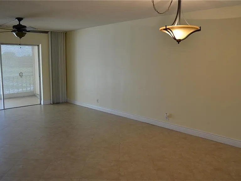 1005 Country Club Dr #303 — Photo 4