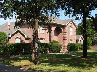 102 Hillside Dr E, Burleson, TX 76028