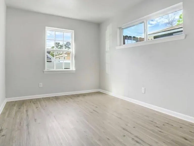 5123 Peachtree St #1/2 — Photo 8