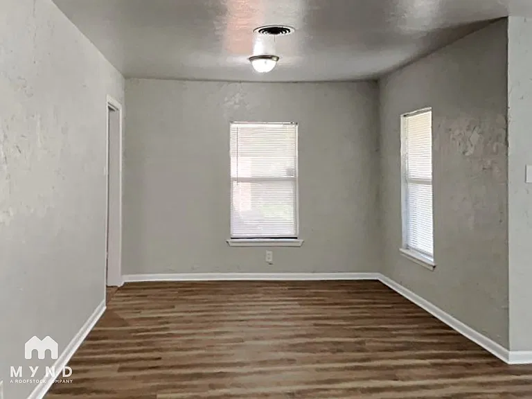 724 Stuckert Dr — Photo 12