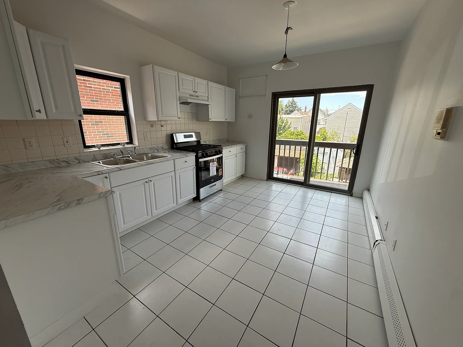 3 bed, $2,000 — Photo 1