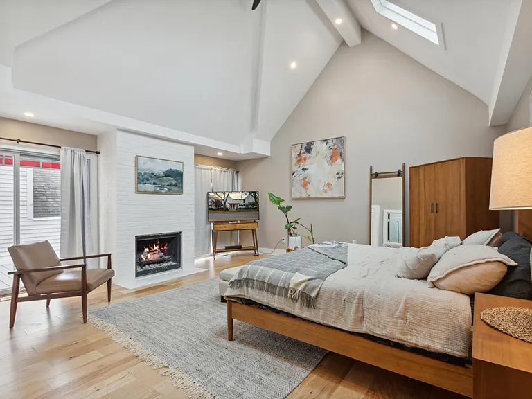 372 W Brown St #3 — Photo 23