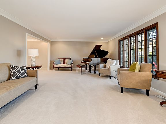 4th image of 869 Maryknoll Cir