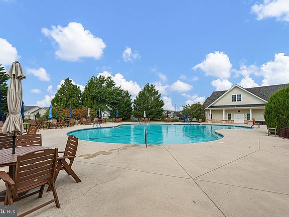 3rd image of 38 Leander Dr
