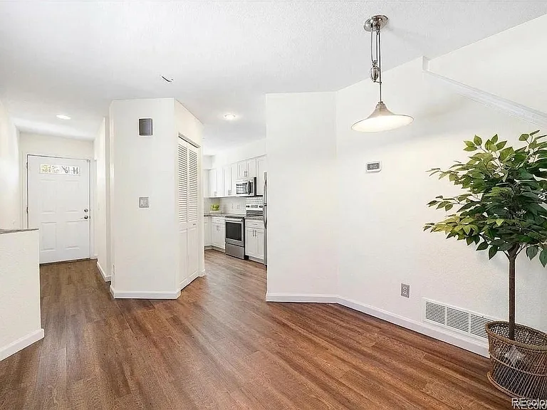 1881 Newland Ct — Photo 3