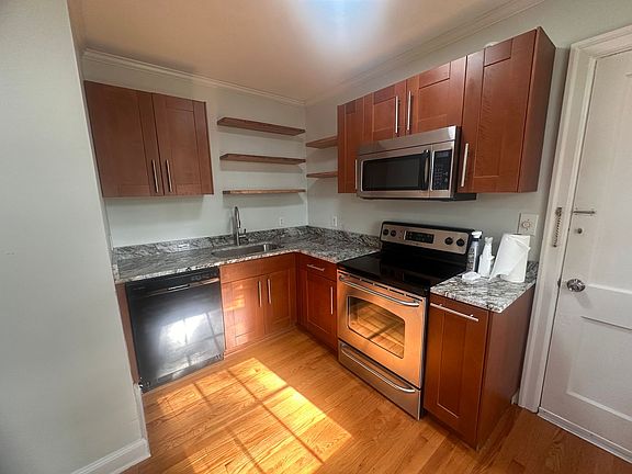 5th image of 2940 Oleander Dr APT E4