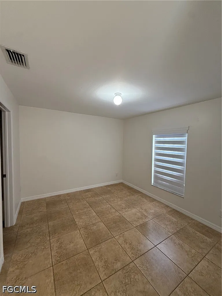 3 bed, 2.0 bath, 1739 sqft, $2,000 — Photo 3