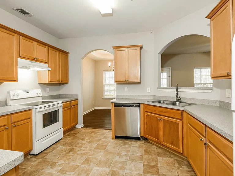 204 Ranier Ct — Photo 8