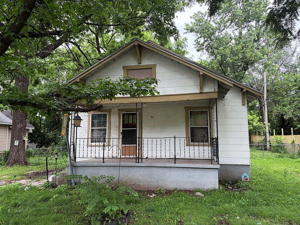 1st image of 714 N Farmer Avenue