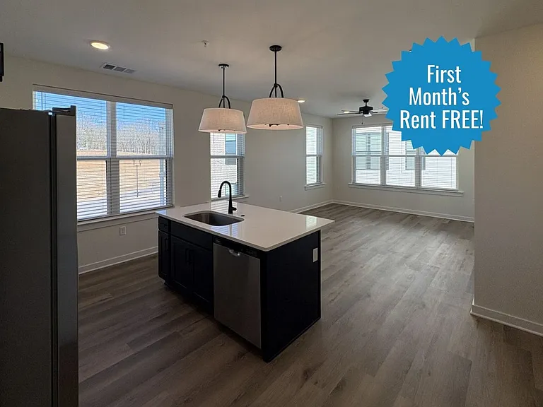 815 Bolivar Dr — Photo 1