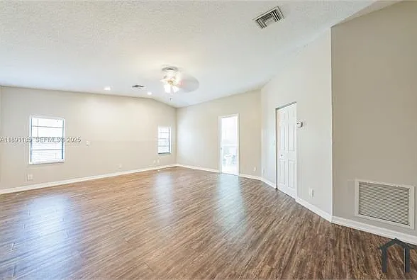 10108 Windtree Ln S — Photo 6