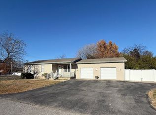 2732 Mayfield Rd, Paducah, KY 42003