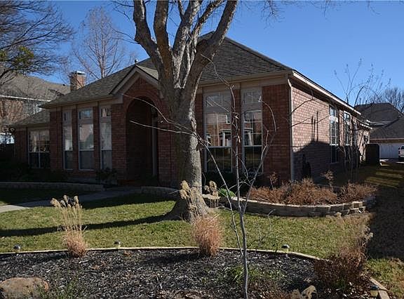 3rd image of 1204 Lakeway Dr