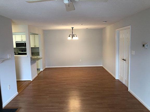4th image of 10021 Vanderbilt Cir APT 8