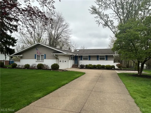 2821 Amelia Dr, Broadview Heights, OH 44147