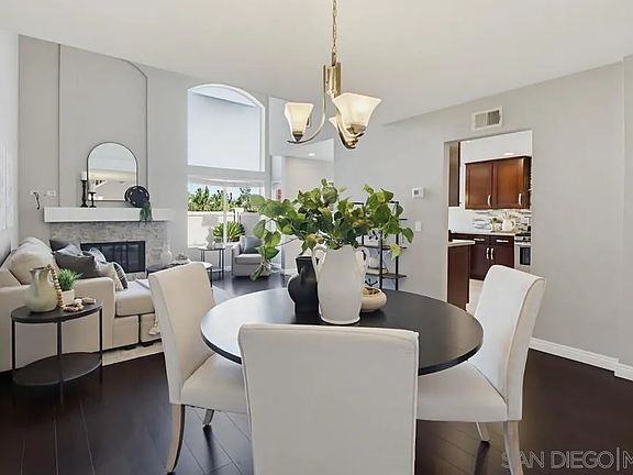 5th image of 2345 Greenbriar Dr Unit B