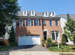 8883 Olive Mae Cir, Fairfax, VA 22031