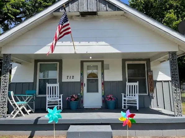 712 N Main St, Tonkawa, OK 74653