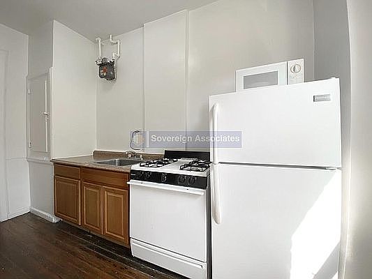 5th image of 21 Magaw Pl APT 4B